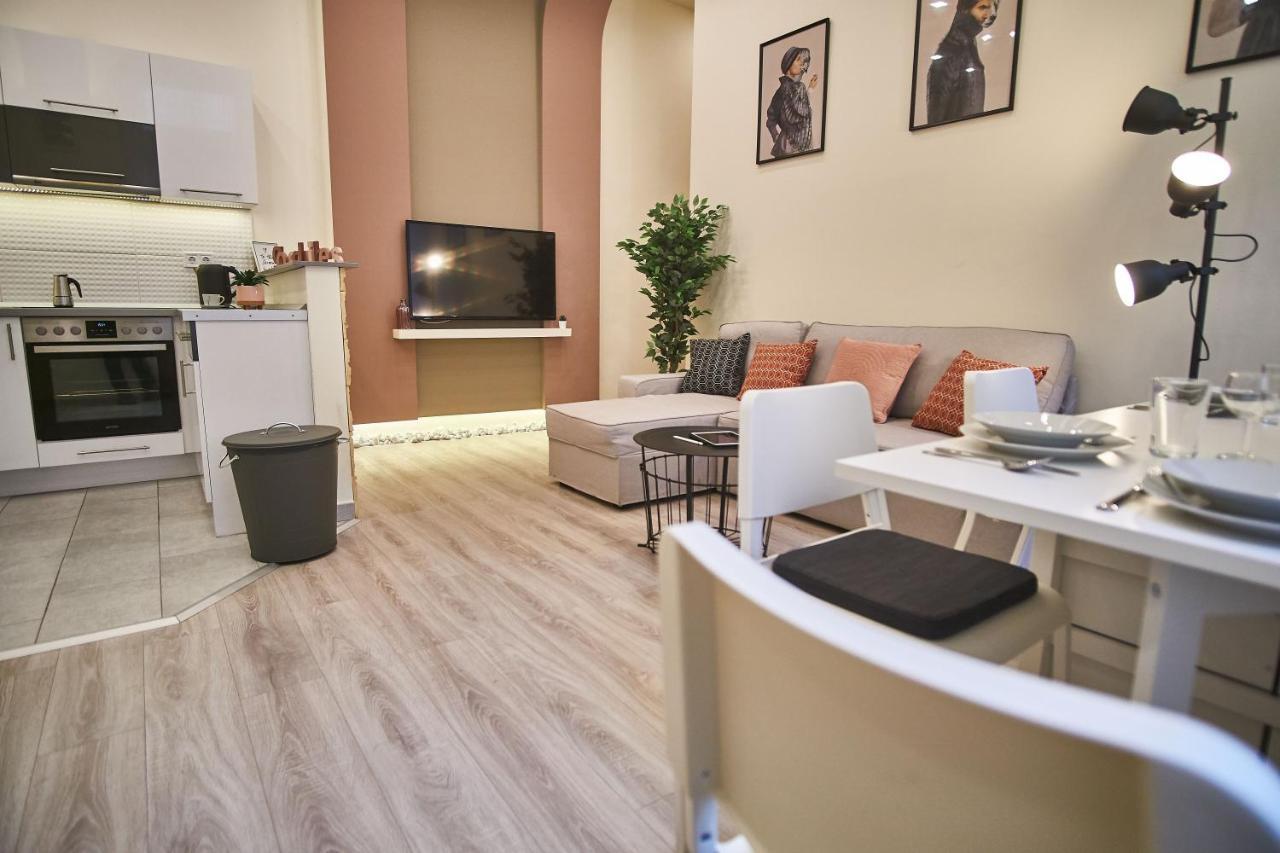 F4 Design Apartment- Budapeste